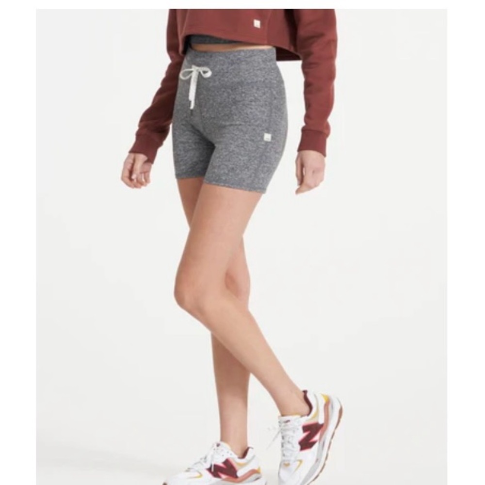 Vuori halo vintage short.  Size M